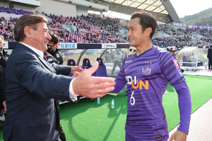 ペトロヴィッチ監督と青山選手